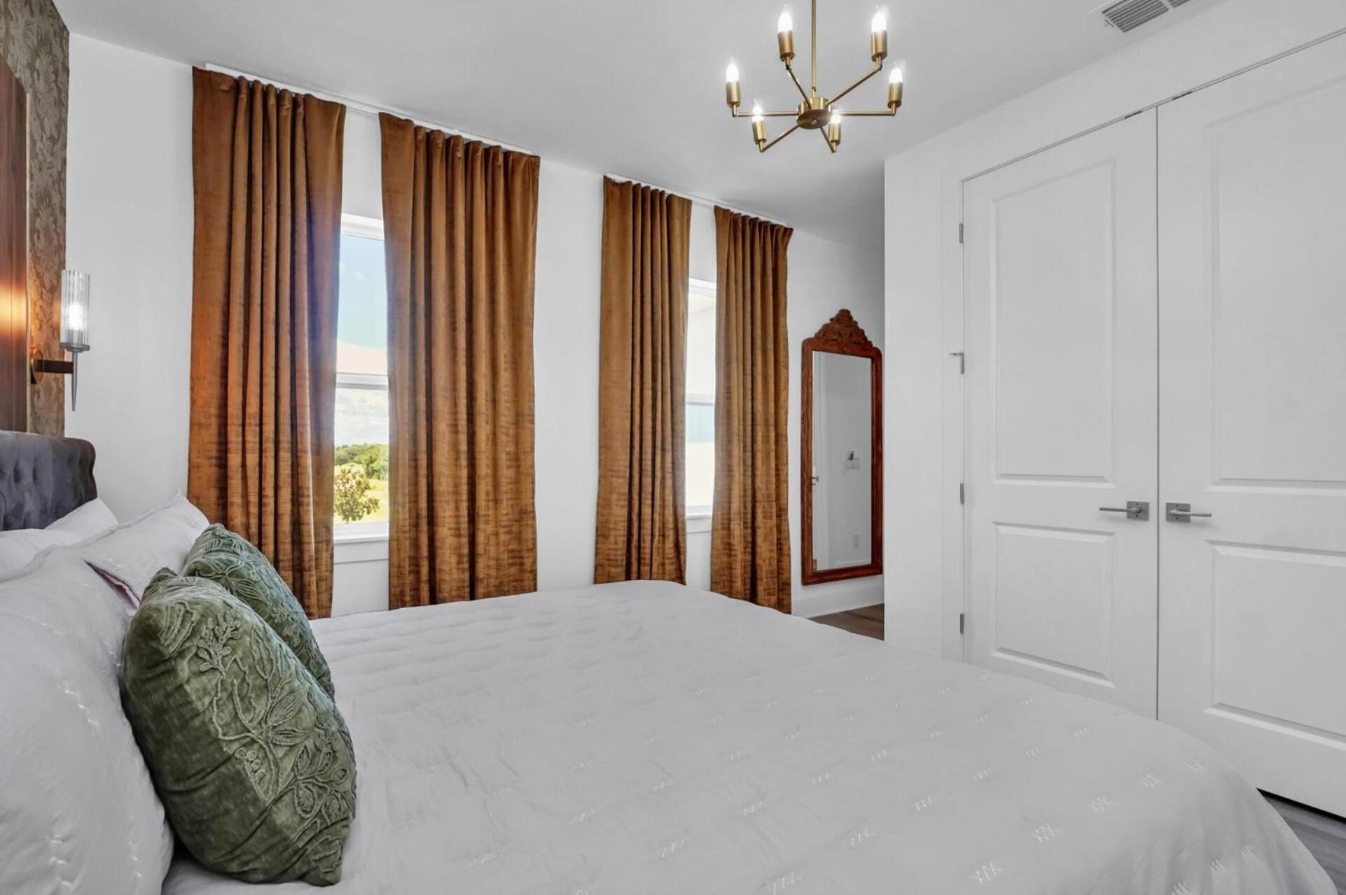 Unwind In Style At 13 Bedroom Villa6636 Kissimmee