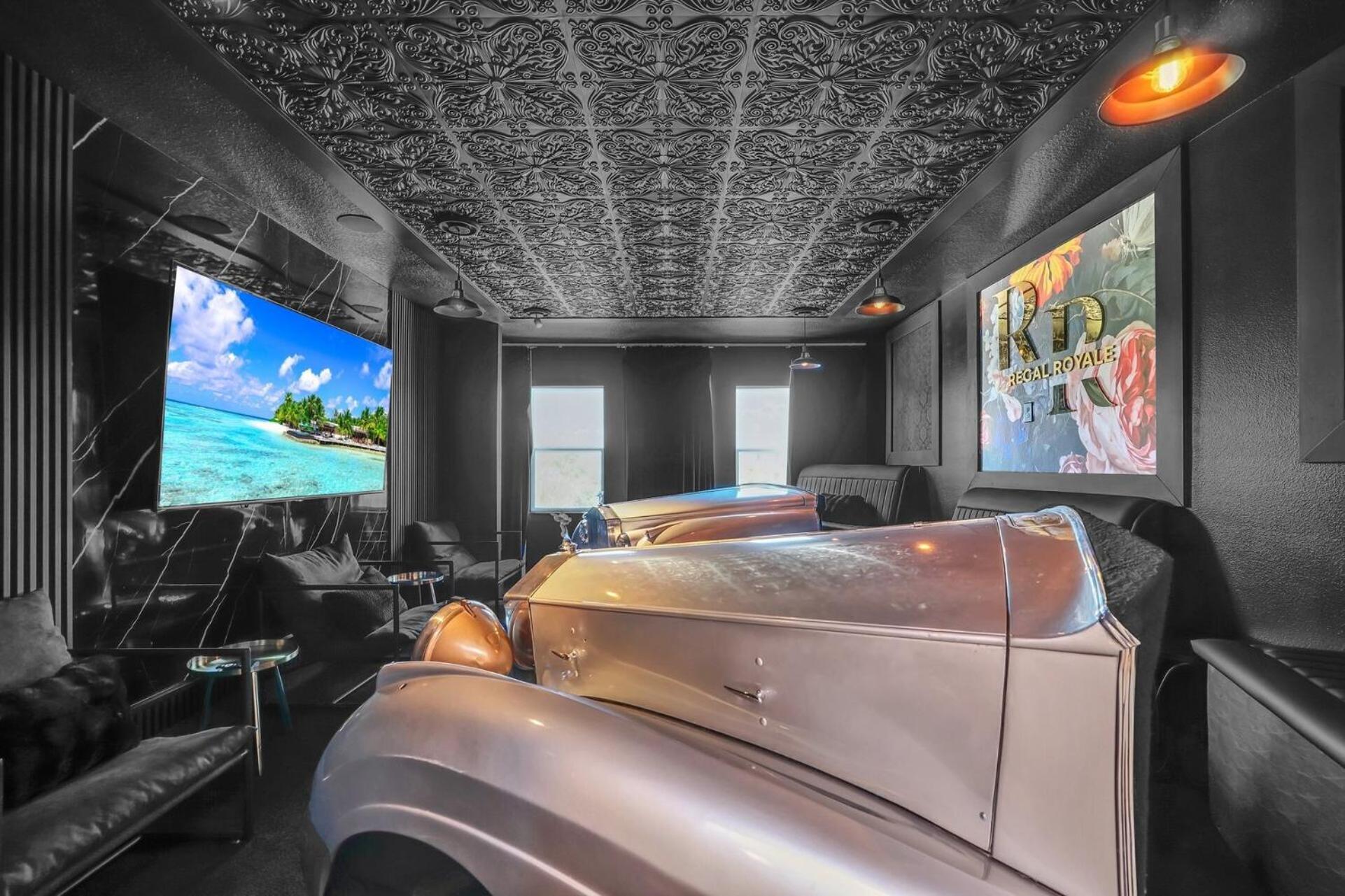 Unwind In Style At 13 Bedroom Villa6636 Kissimmee